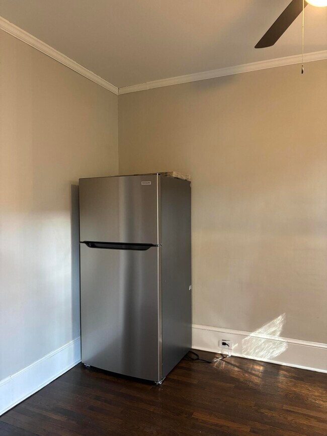 Building Photo - 41 W Charlotte Ave