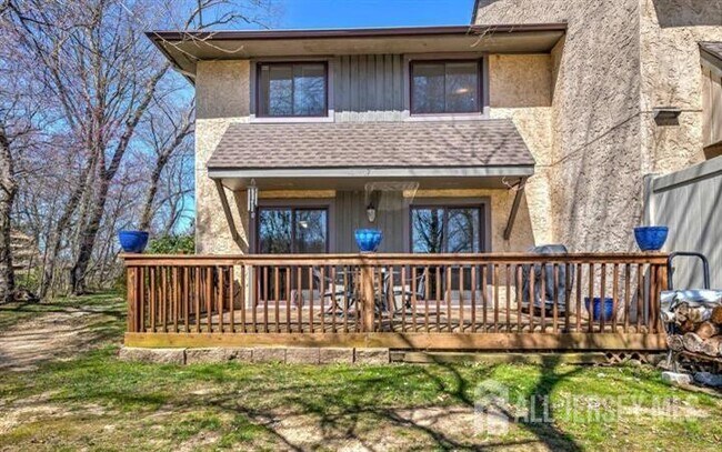 Building Photo - 17 Ashford Dr