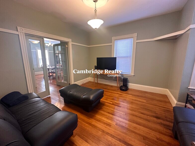 Building Photo - 374 Highland Ave
