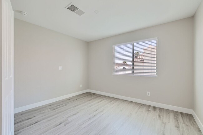 Building Photo - 7836 Calico Flower Ave