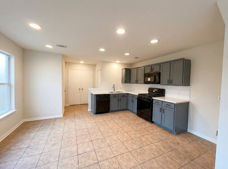 Building Photo - 1910 Tommy Ln