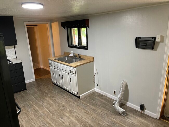 Building Photo - 47 Osborne Dr