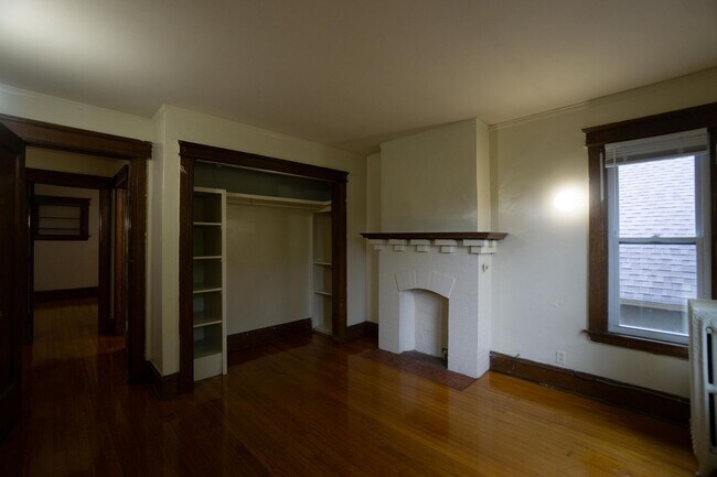 Building Photo - 125 Victoria Pl