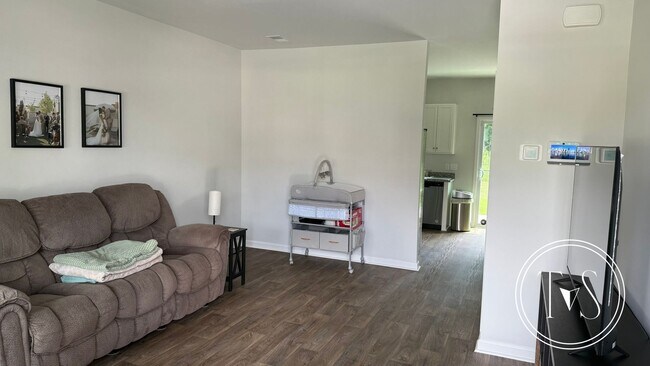 Building Photo - RATE DROP ALERT! (was $2240/month)