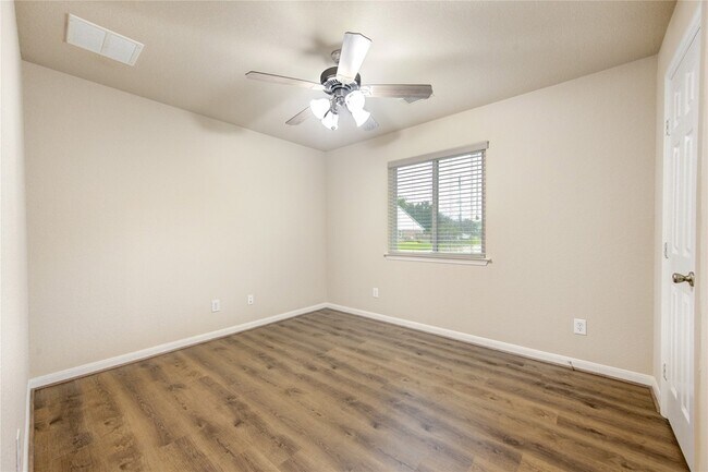 Building Photo - 16702 Grove Trail Ln
