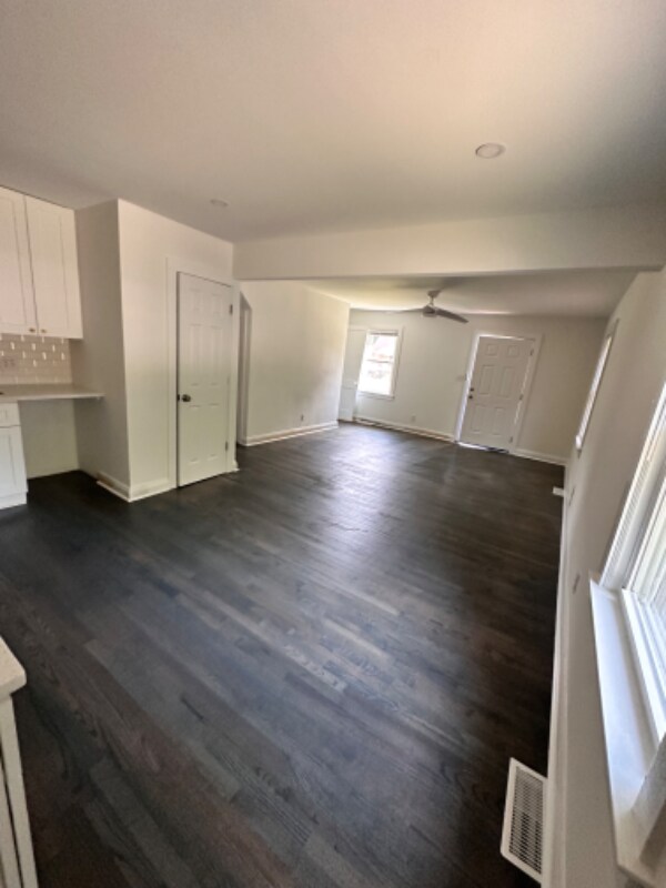 Building Photo - 1300 Hill St