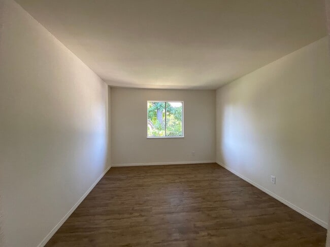 Building Photo - Rancho Cucamonga Two Bedroom Condo