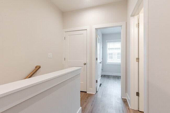Building Photo - 84 Adore Ct SE