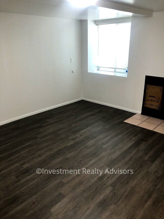 Building Photo - 2 bed 1 bath Basement Apartment in Sandy!