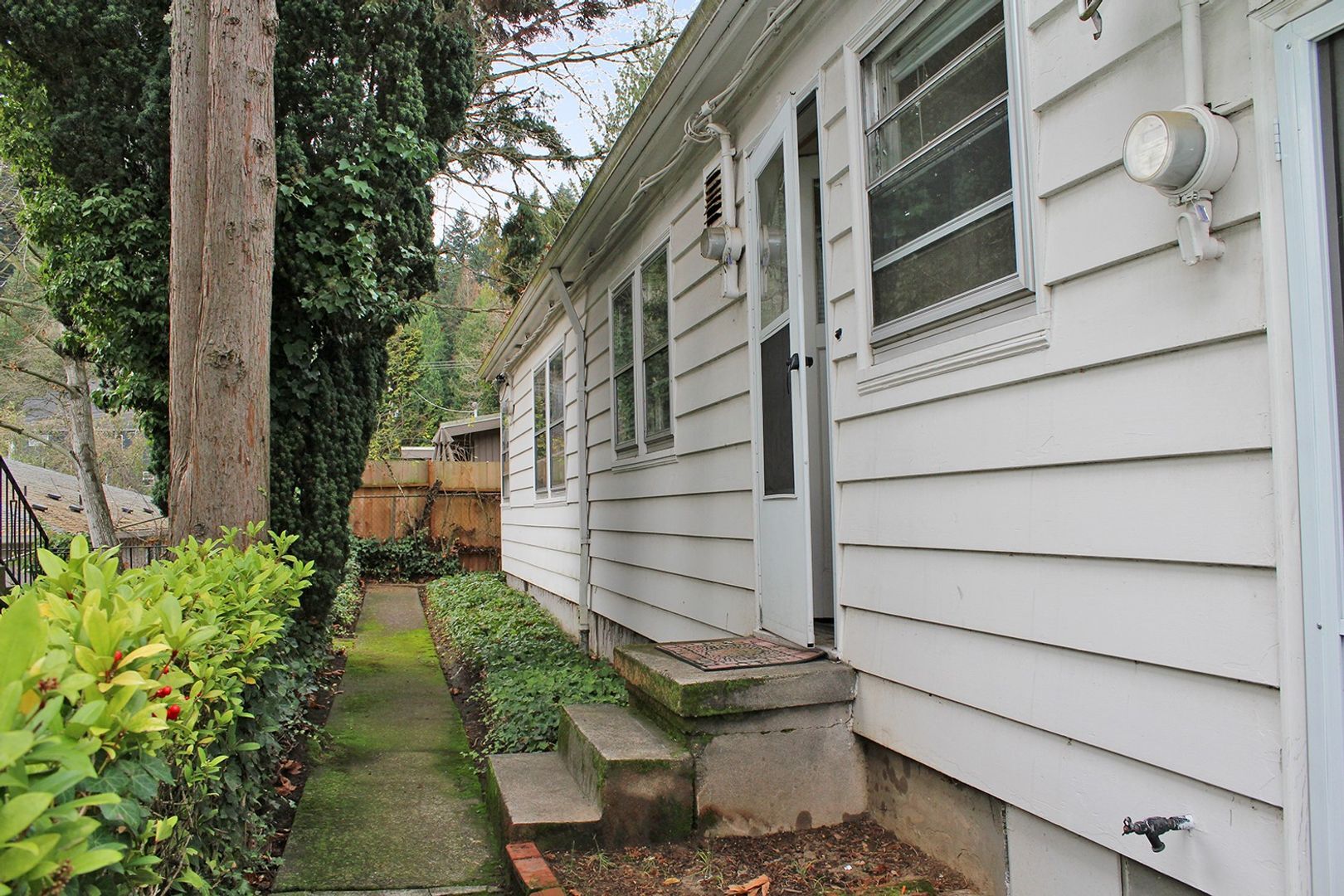 Building Photo - 3507 SW 11th Ave