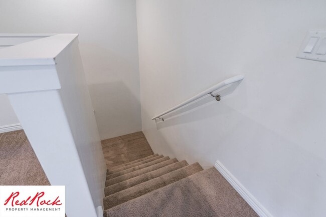 Building Photo - End Unit Fossil Hills Townhome with 3 Beds and 2.5 Baths