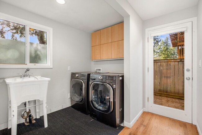 Building Photo - Beautifully remodeled rambler in Finn Hill