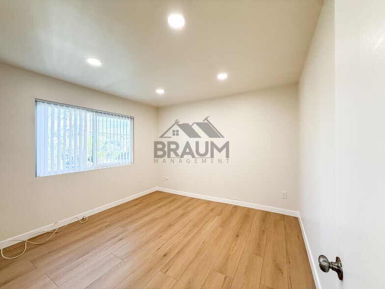 Building Photo - 5611 Fulcher Ave