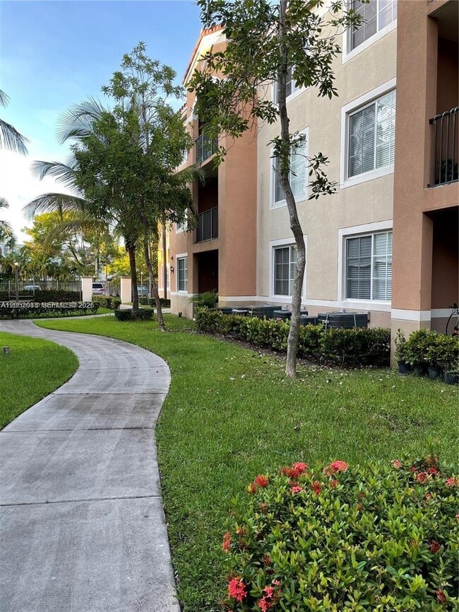 Building Photo - 6861 SW 44th St