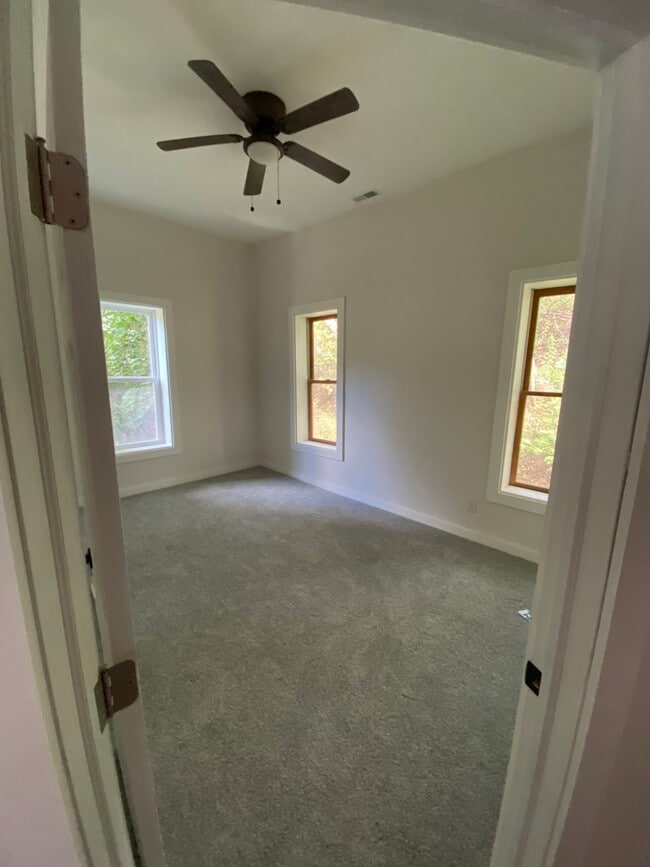 Building Photo - 5021 Greenridge Ln