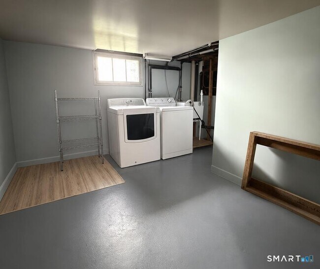 Building Photo - 44 Westphal St
