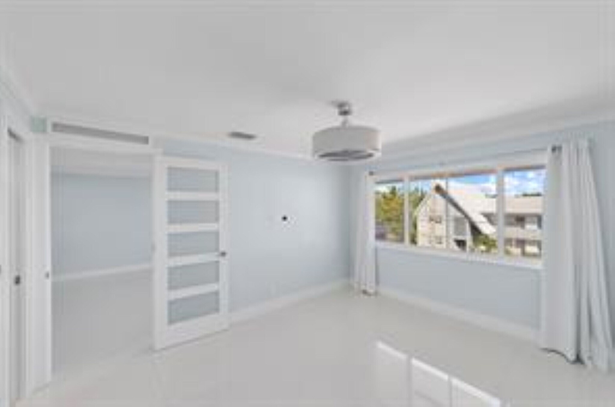 Building Photo - 3220 Bayview Dr