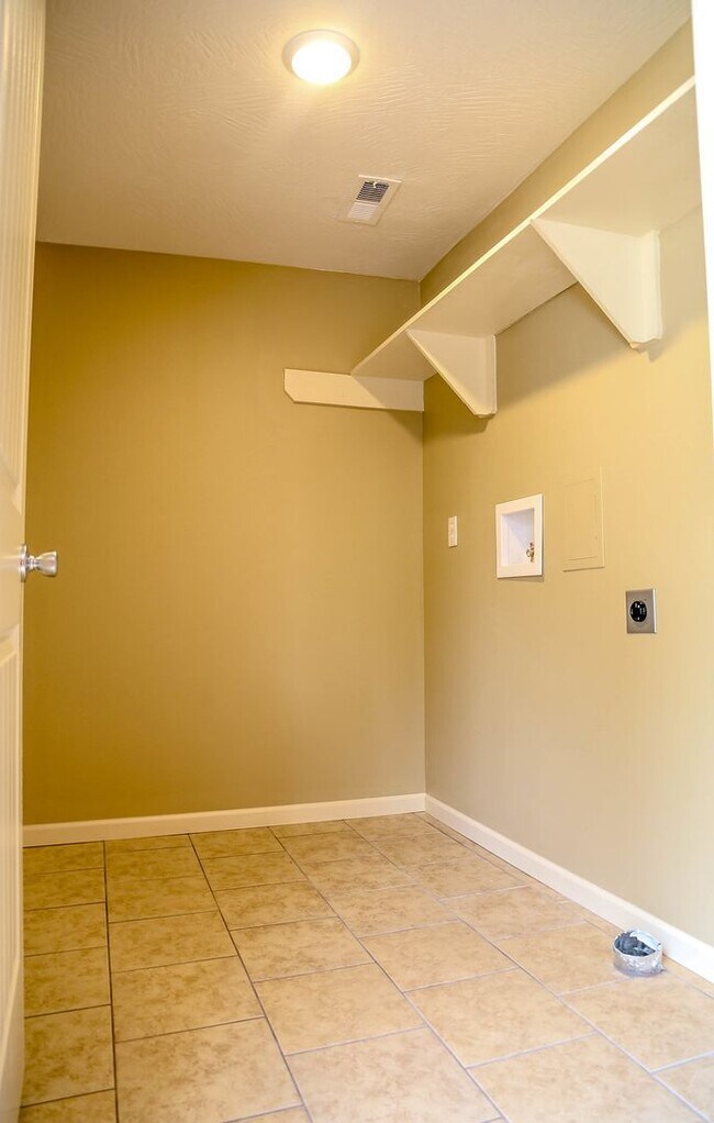 Building Photo - 459 S Main Ave