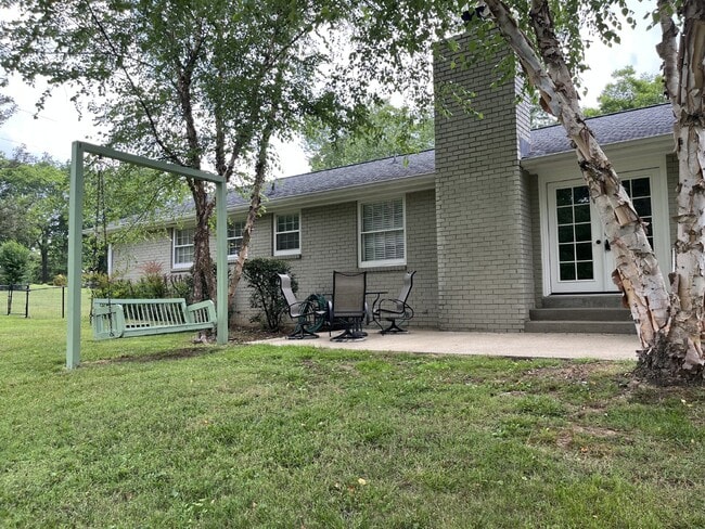 Building Photo - 810 Davis Dr