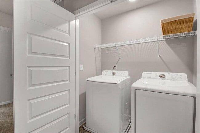 Building Photo - 2488 Piering Dr