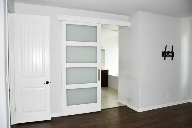 Building Photo - 3225 Donovan Ranch Rd