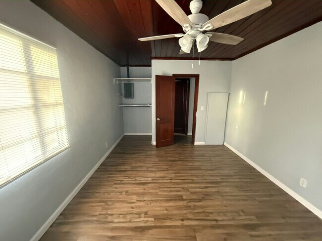Building Photo - 8801 E Moonrise Ln