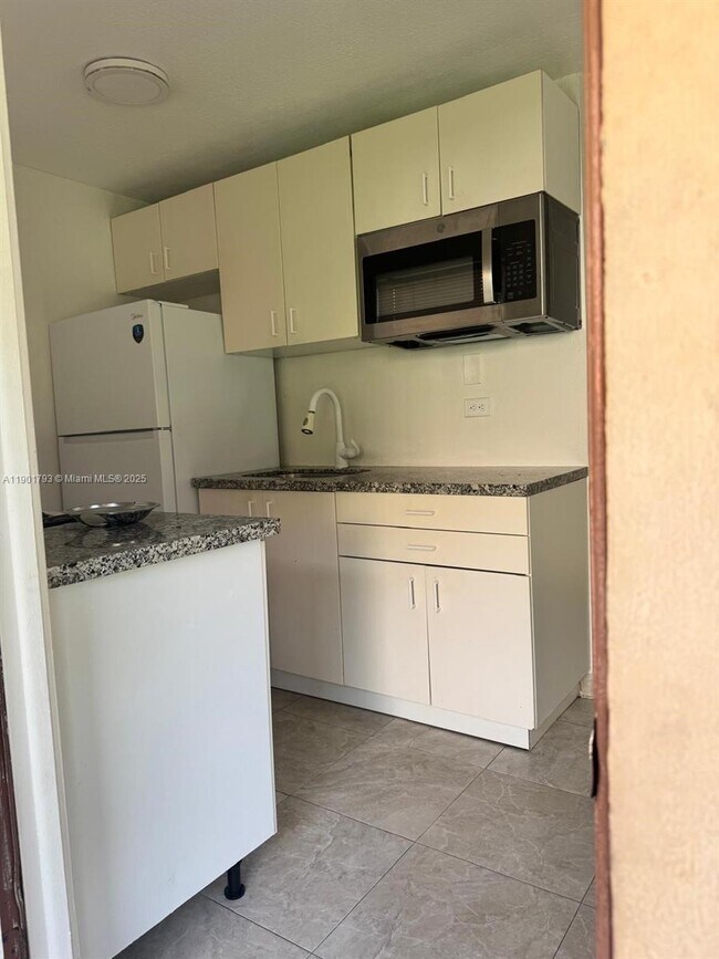 Building Photo - 1036 NW 3rd St