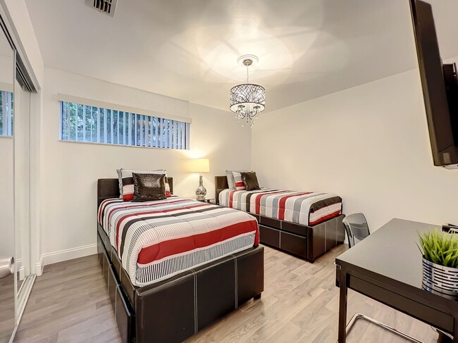 Building Photo - Ernst Court, Orlando, FL 32819 - 2 BR 2.5 ...