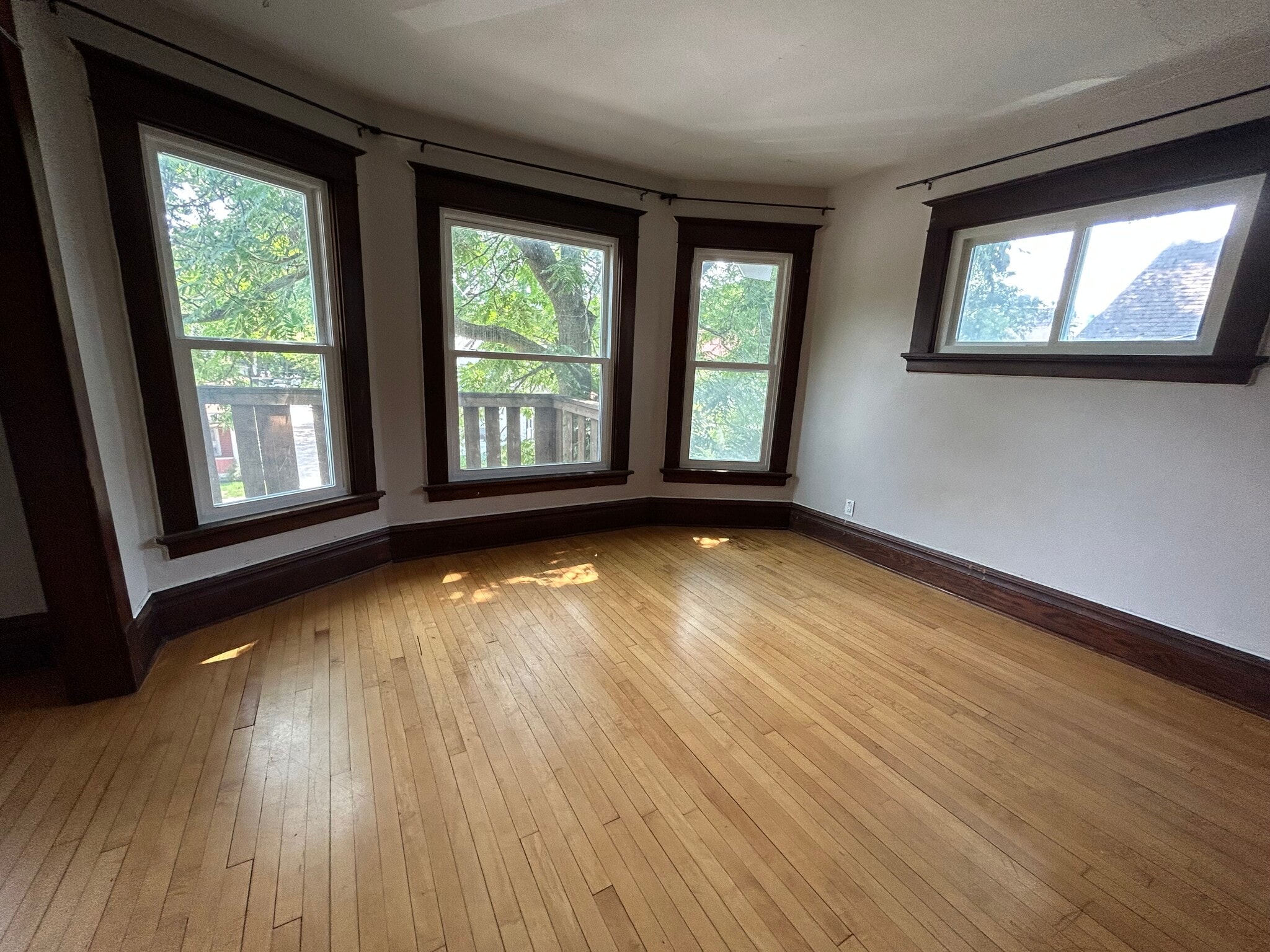 Building Photo - 514 E Johnson St