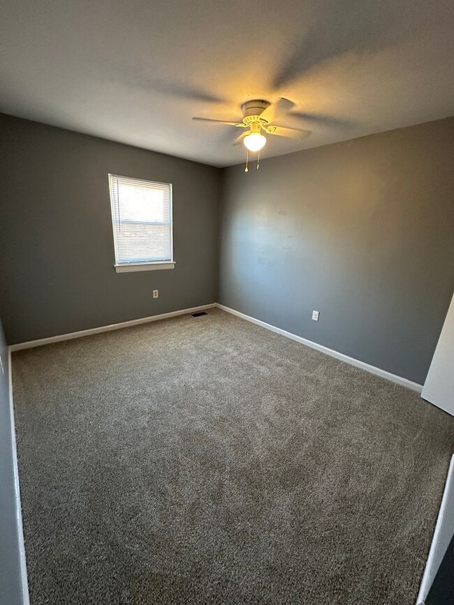 Building Photo - Henrico County Townhouse! 3 beds, 1.5 bath...