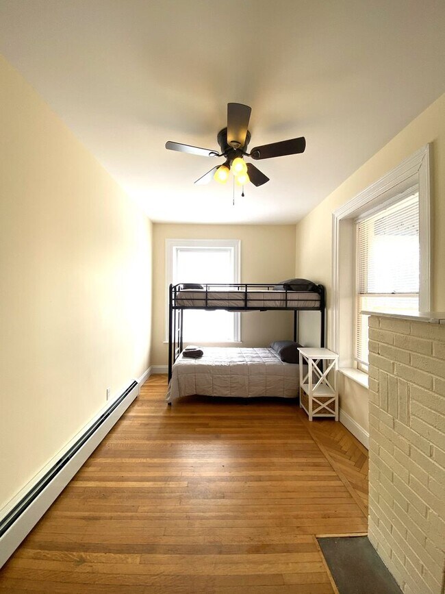 Building Photo - 416 Pearl St