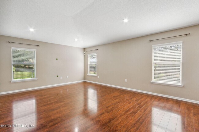 Building Photo - 4619 Pine Lake Dr