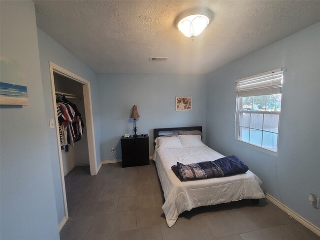 Building Photo - 5712 Borden Ave