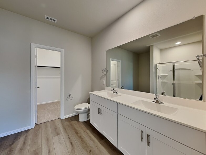 Building Photo - 427 Wydown Dr