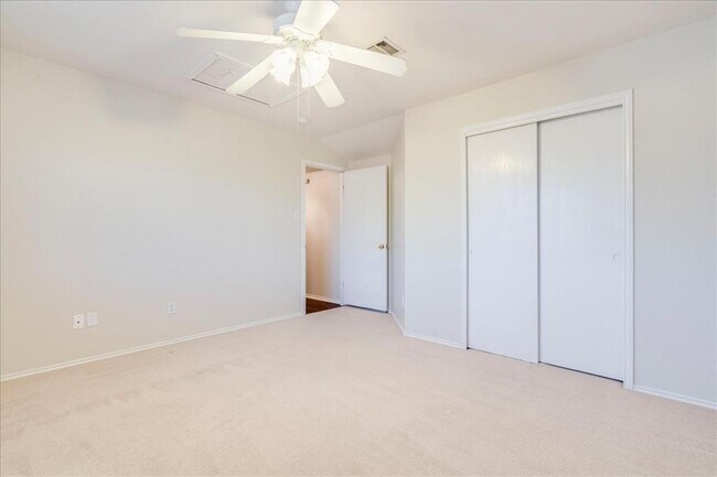 Building Photo - 267 Carolyns Way