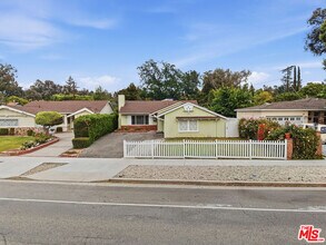 Building Photo - 4958 Canoga Ave