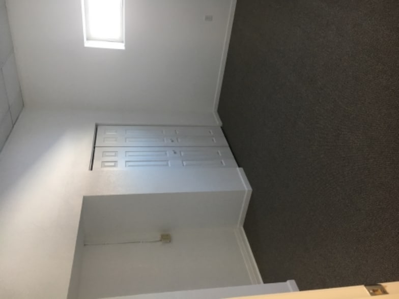 Building Photo - 208 Center St