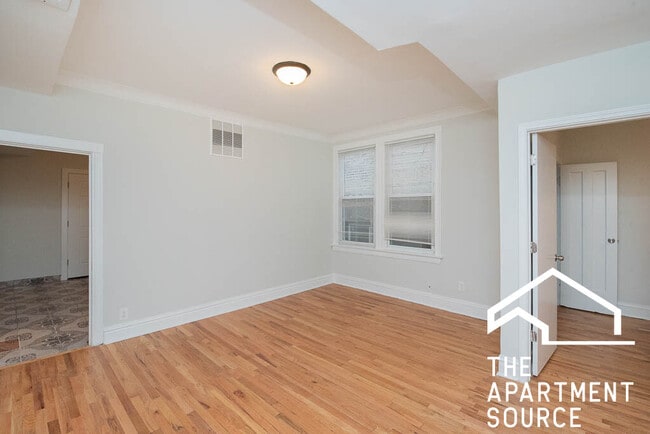 Building Photo - 1255 N Harding Ave