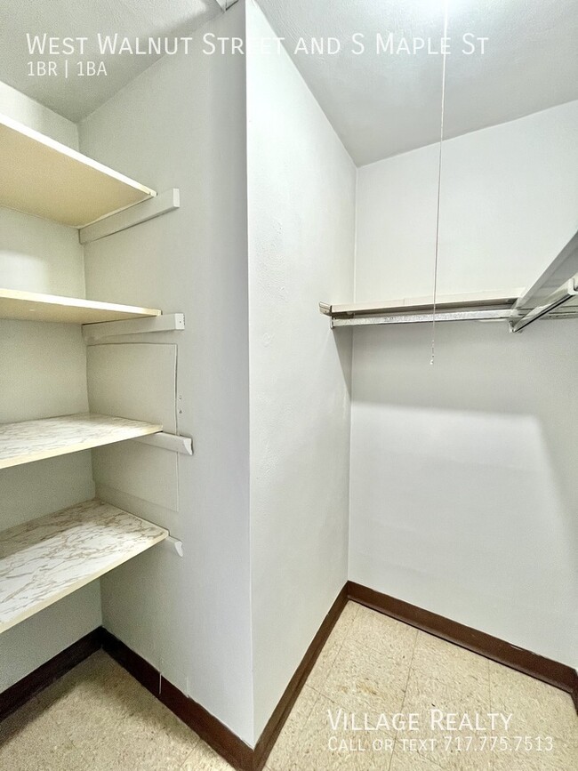 Building Photo - 86 W Walnut St