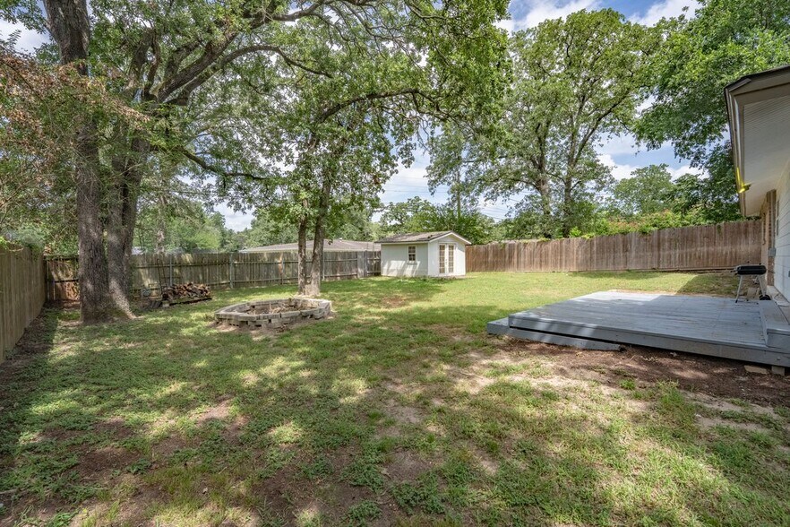 Building Photo - 501 Calhoun Dr