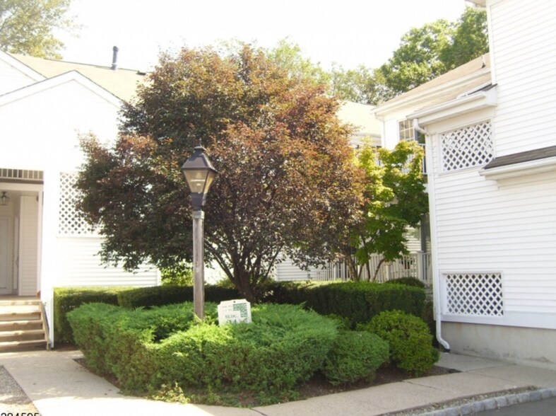 Building Photo - 73 Smithfield Ct