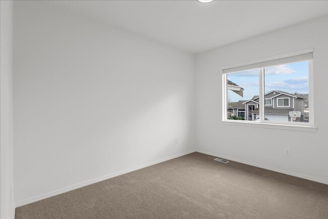 Building Photo - Beautiful & Freshly remodeled home in Fryelands Monroe