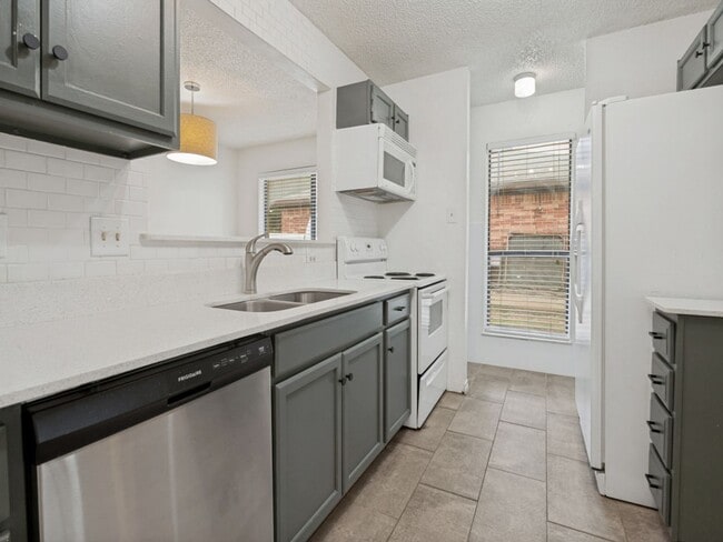 Building Photo - 3006 Post Oak Dr