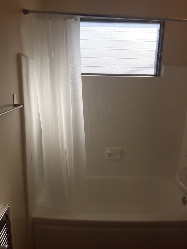 Building Photo - 3435 Vinton Ave