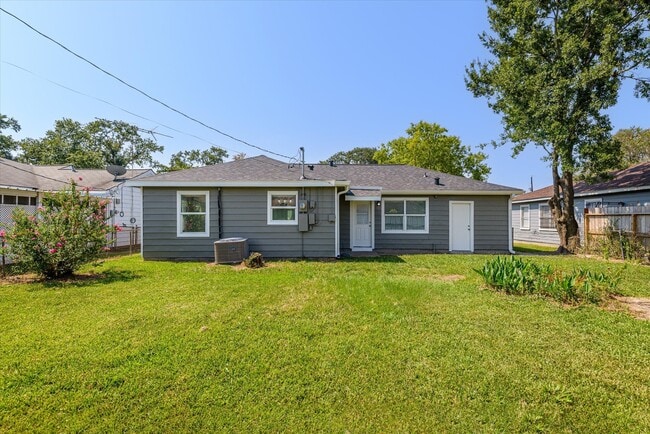 Building Photo - 6742 Feldspar St