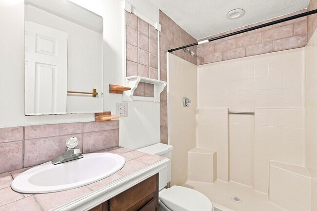 Building Photo - Large bi-level home in Littleton with 1-car garage!