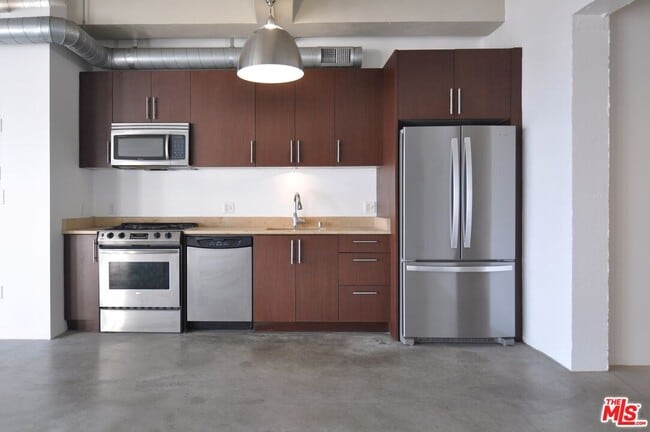 Building Photo - 849 S Broadway