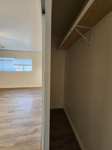 Building Photo - 1414 S Orange Grove Ave