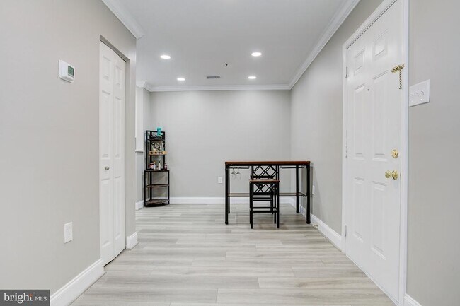 Building Photo - 273 S Pickett St