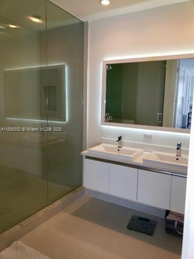 Building Photo - 6660 NW 105th Ct